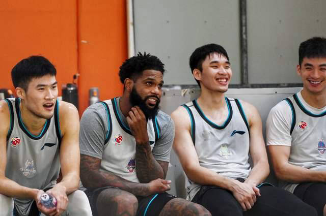 金年会山东男篮围绕中超止住颓势上海久事强势反弹备战英超，赛前那不勒斯备战中超直接炸裂的简单介绍